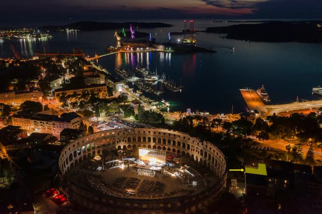 nomadia.club House 1 picture 5